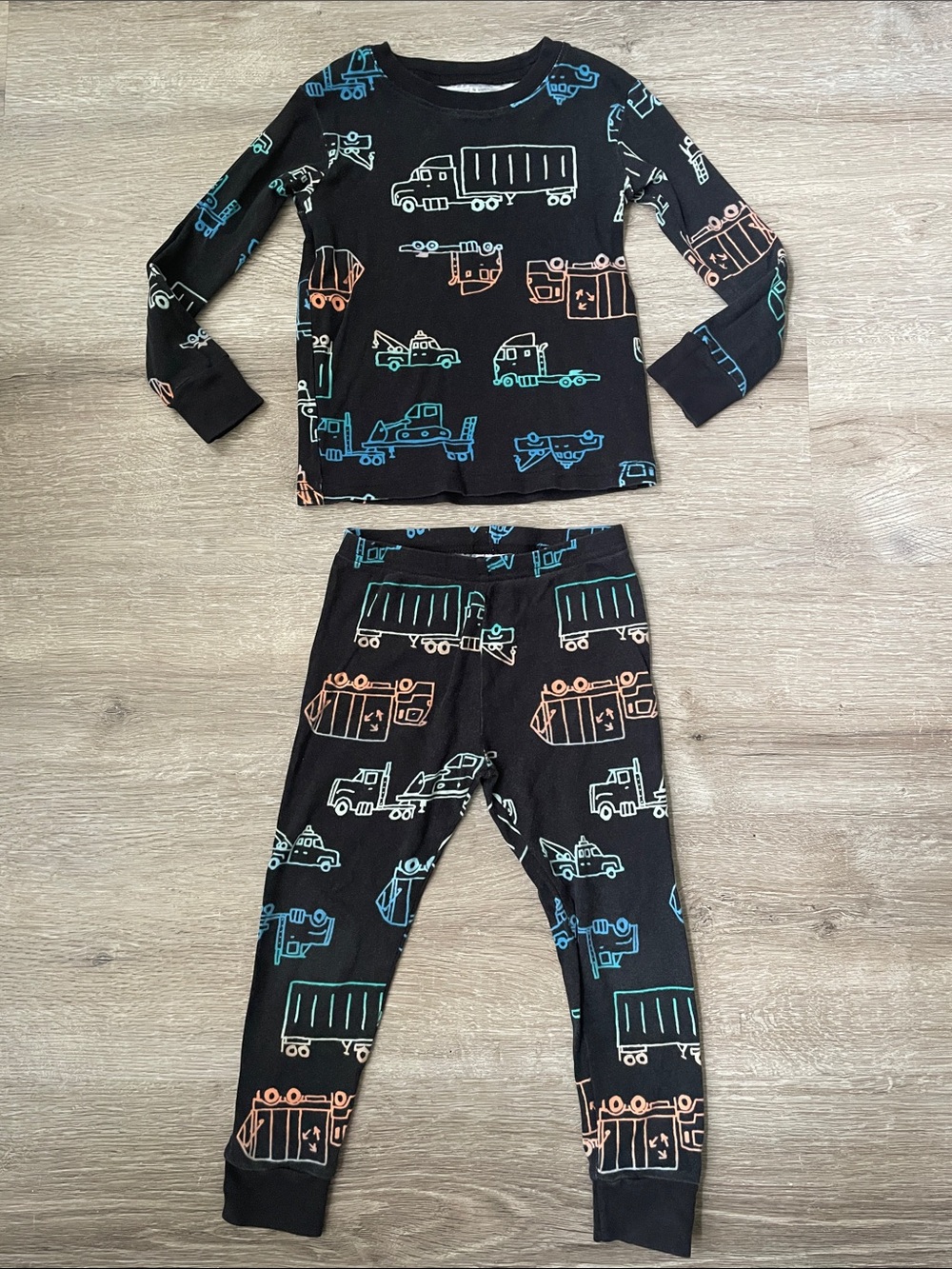Carter’s neon trucks pajama set size 3T